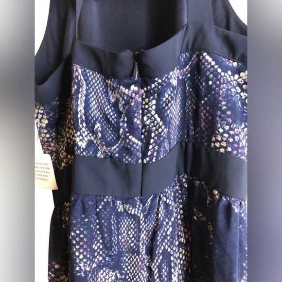 NEW JustFab Purple & Blue Printed Cross Back Mini Dress Size Small - Picture 7 of 9